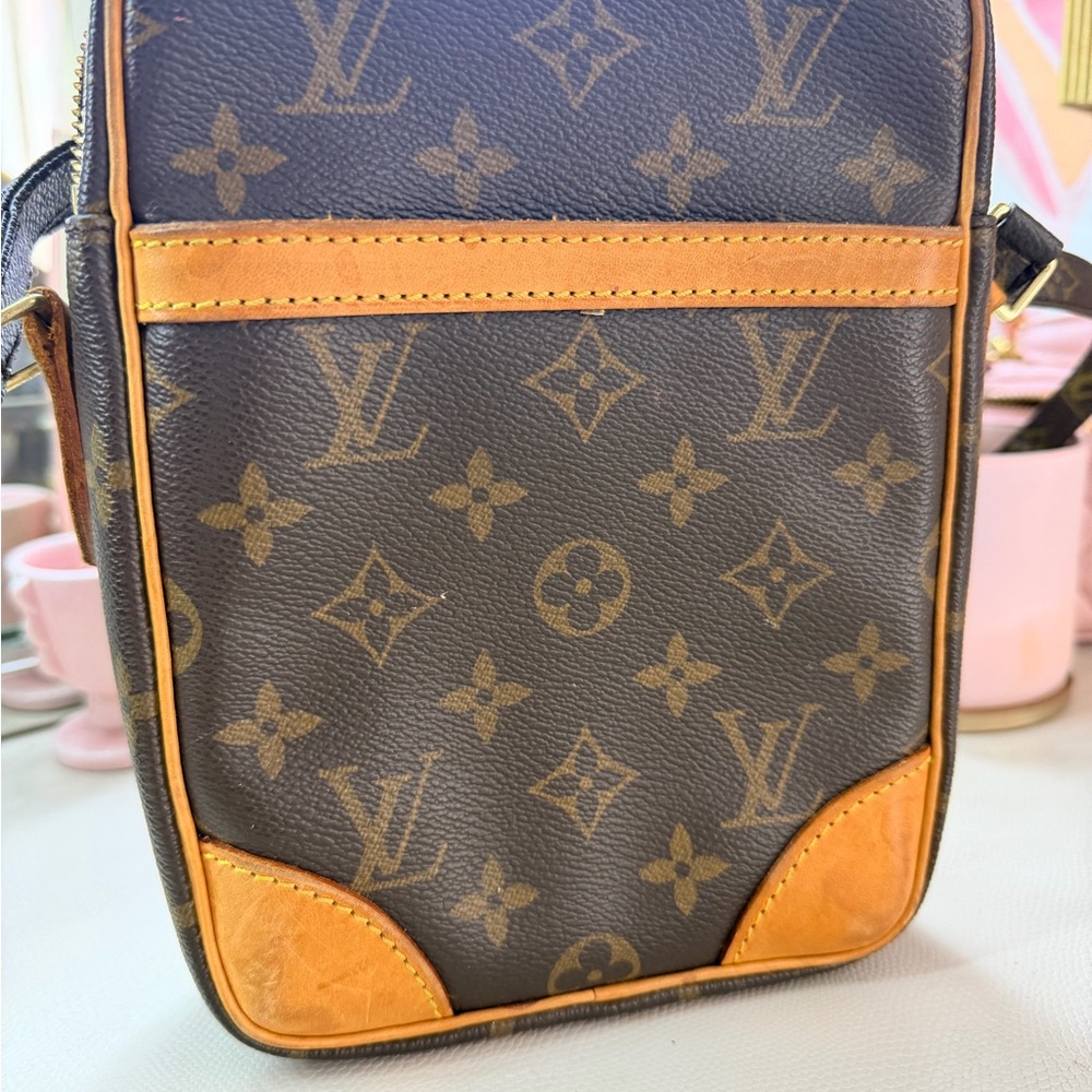 Louis Vuitton Danube crossbody Monogram Messenger Bag - Brown/Tan Leather Trim - Picture 15 of 16